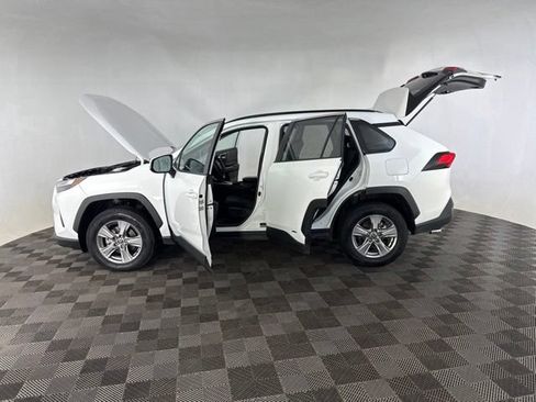 Used 2025 Toyota RAV4 XLE AWD/4WD image 11