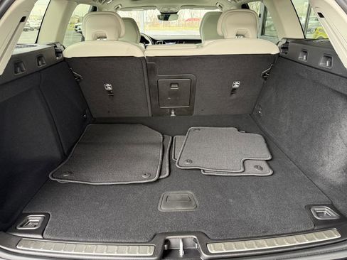 Used 2024 Volvo V60 B5 Cross Country Plus image 35