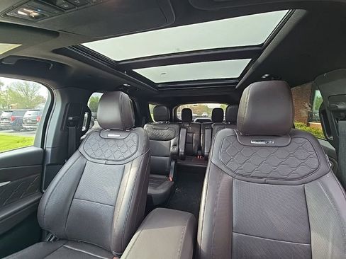 Used 2025 Ford Explorer Platinum w/ LUX Leather Package AWD/4WD image 12