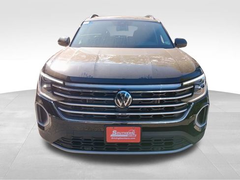 Used 2025 Volkswagen Atlas SE w/ Panoramic Sunroof Package image 10