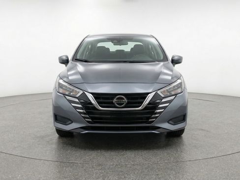 Used 2025 Nissan Versa SV image 2