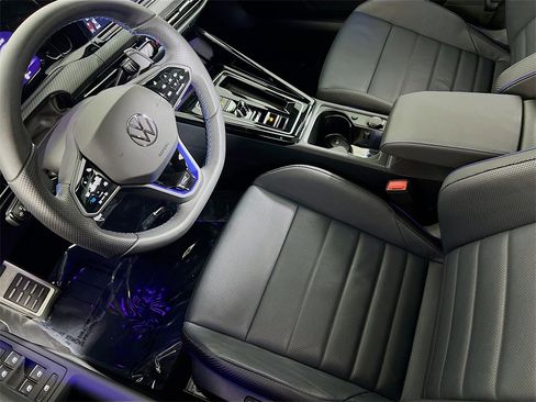 Used 2024 Volkswagen Golf R image 21