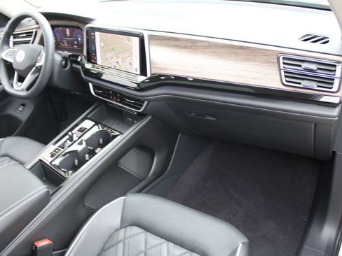 Certified 2025 Volkswagen Atlas SEL Premium R-Line image 30