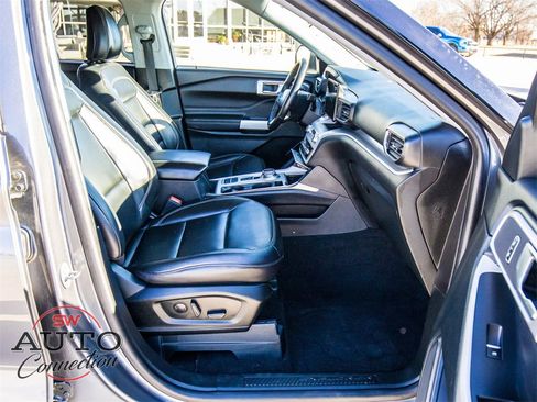 Used 2024 Ford Explorer XLT w/ Equipment Group 202A image 14