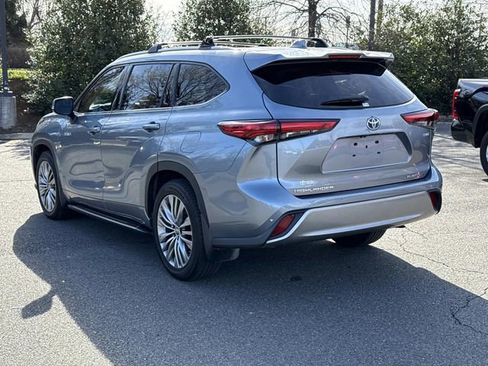 Used 2021 Toyota Highlander Platinum image 4