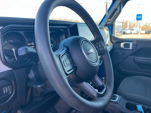 Used 2024 Jeep Wrangler Unlimited w/ Convenience Group image 9