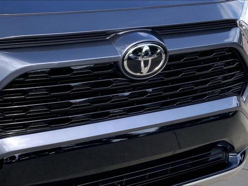 Used 2025 Toyota RAV4 XSE AWD/4WD image 32