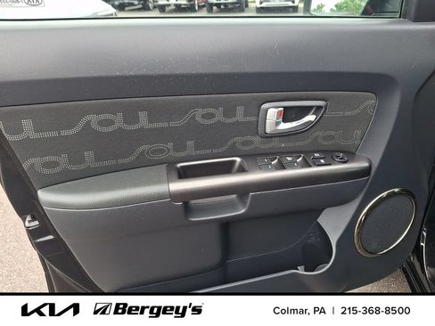 Used 2013 Kia Soul + FWD image 14