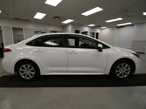 Used 2022 Toyota Corolla LE image 8