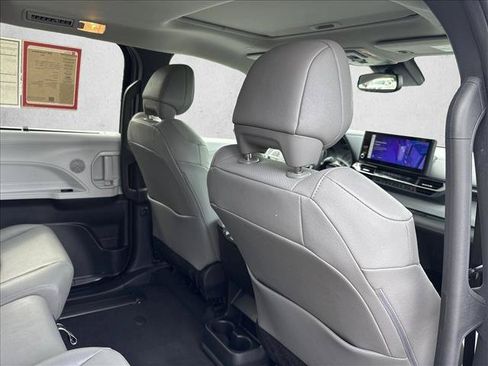Certified 2026 Toyota Sienna XLE FWD image 22