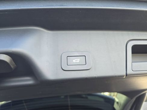 Used 2024 Land Rover Range Rover Evoque Dynamic SE image 13