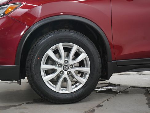 Used 2020 Nissan Rogue SV image 25