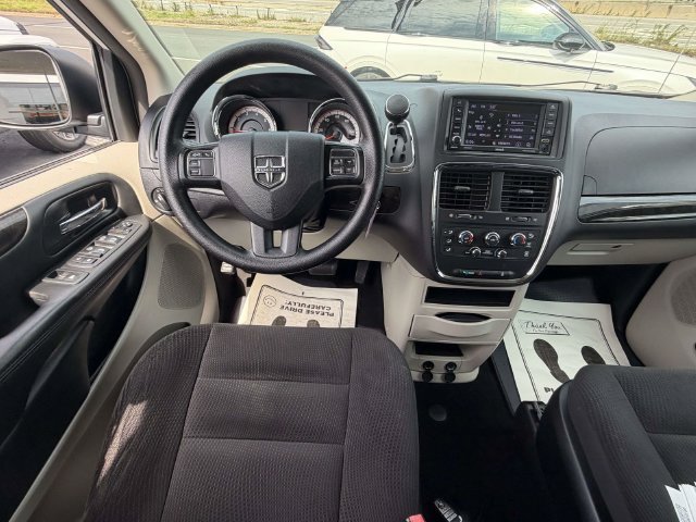Used 2018 Dodge Grand Caravan SE w/ UConnect Hands-Free Group FWD image 11