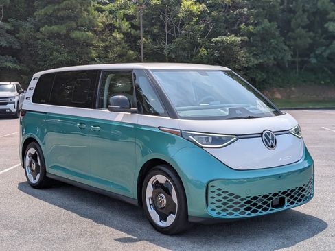 Used 2025 Volkswagen ID. Buzz Pro S Plus RWD image 11