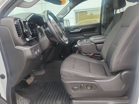 Used 2023 Chevrolet Silverado 1500 LT AWD/4WD image 18