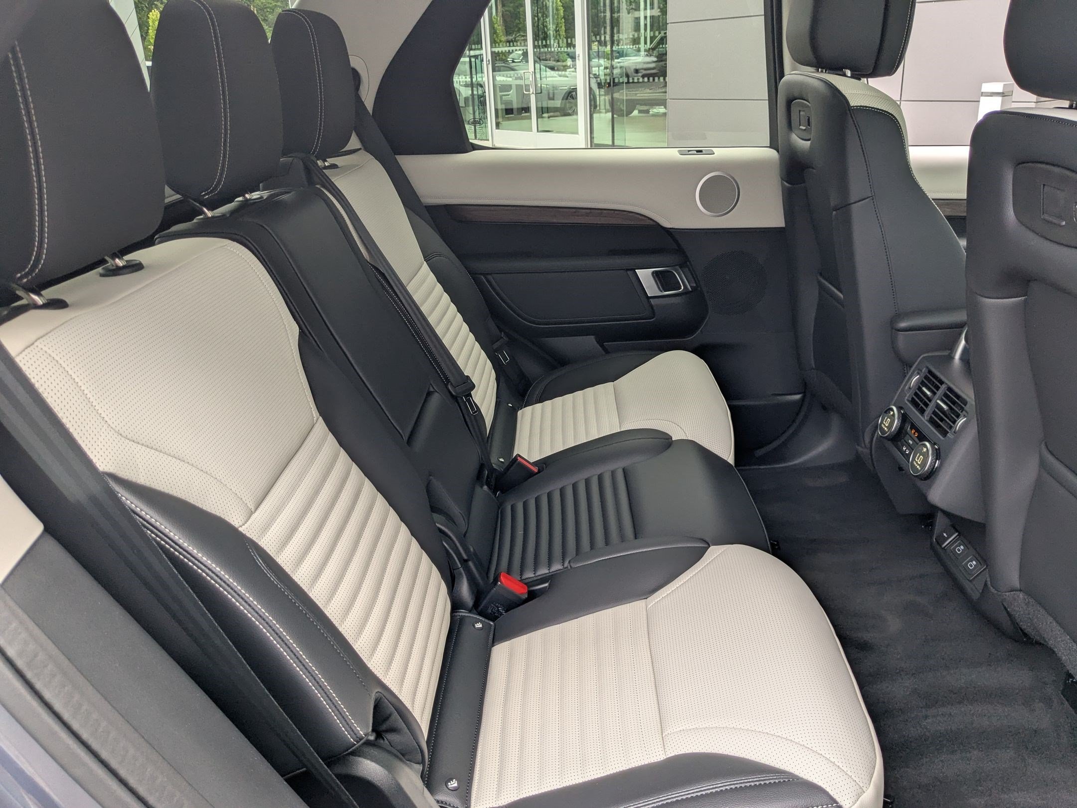 New 2026 Land Rover Discovery S AWD/4WD image 32