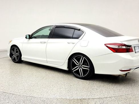 Used 2017 Honda Accord Sport image 7