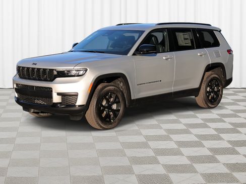 New 2025 Jeep Grand Cherokee L Altitude image 39
