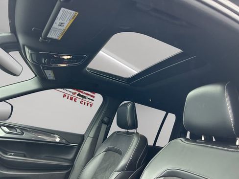 Used 2023 Jeep Grand Cherokee Altitude image 34