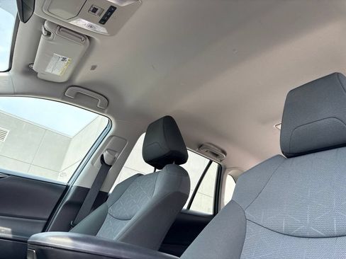 Used 2025 Toyota RAV4 XLE FWD image 15
