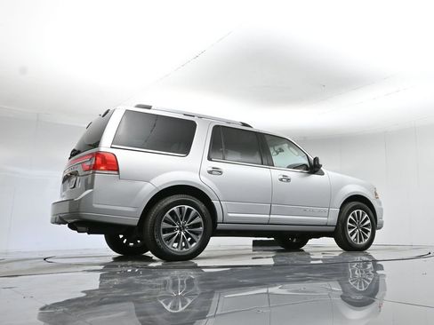 Used 2017 Lincoln Navigator Select image 33