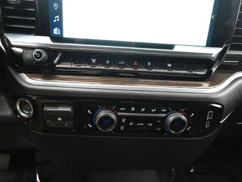 Used 2025 Chevrolet Silverado 2500 LT w/ Convenience Package image 14