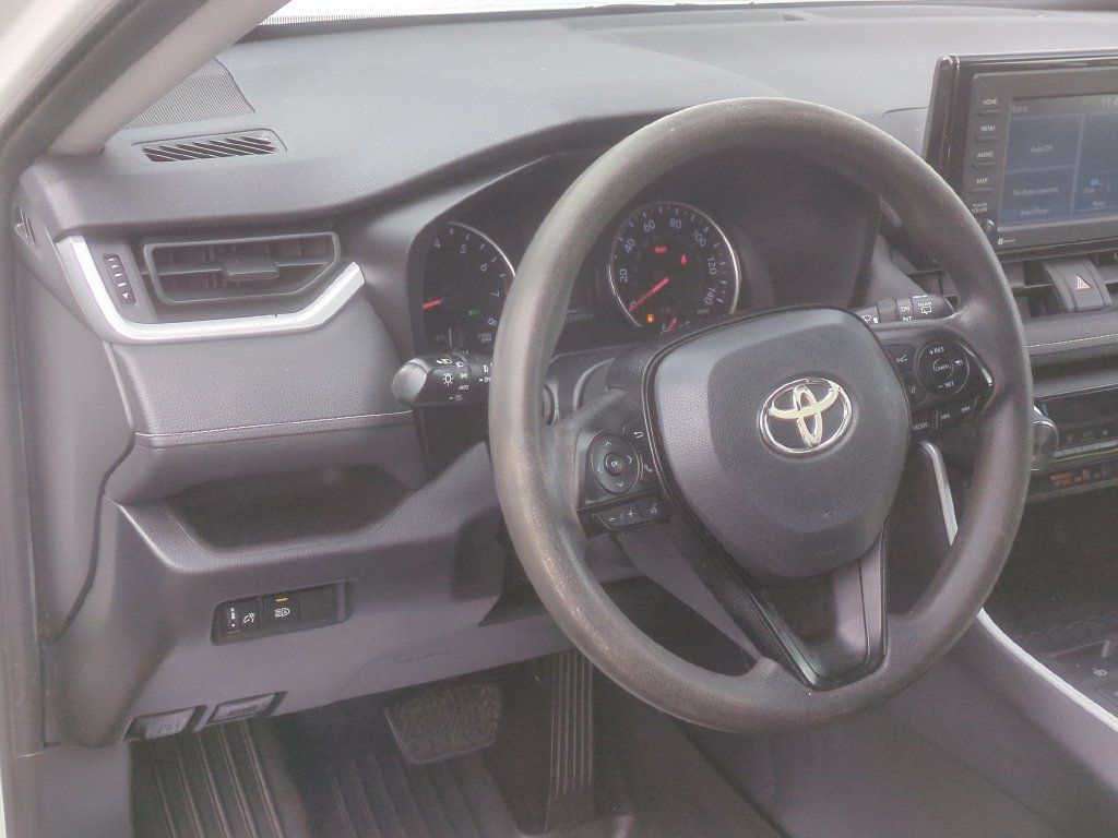 Used 2020 Toyota RAV4 XLE FWD image 9