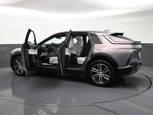 Certified 2025 Cadillac Lyriq Luxury AWD/4WD image 35