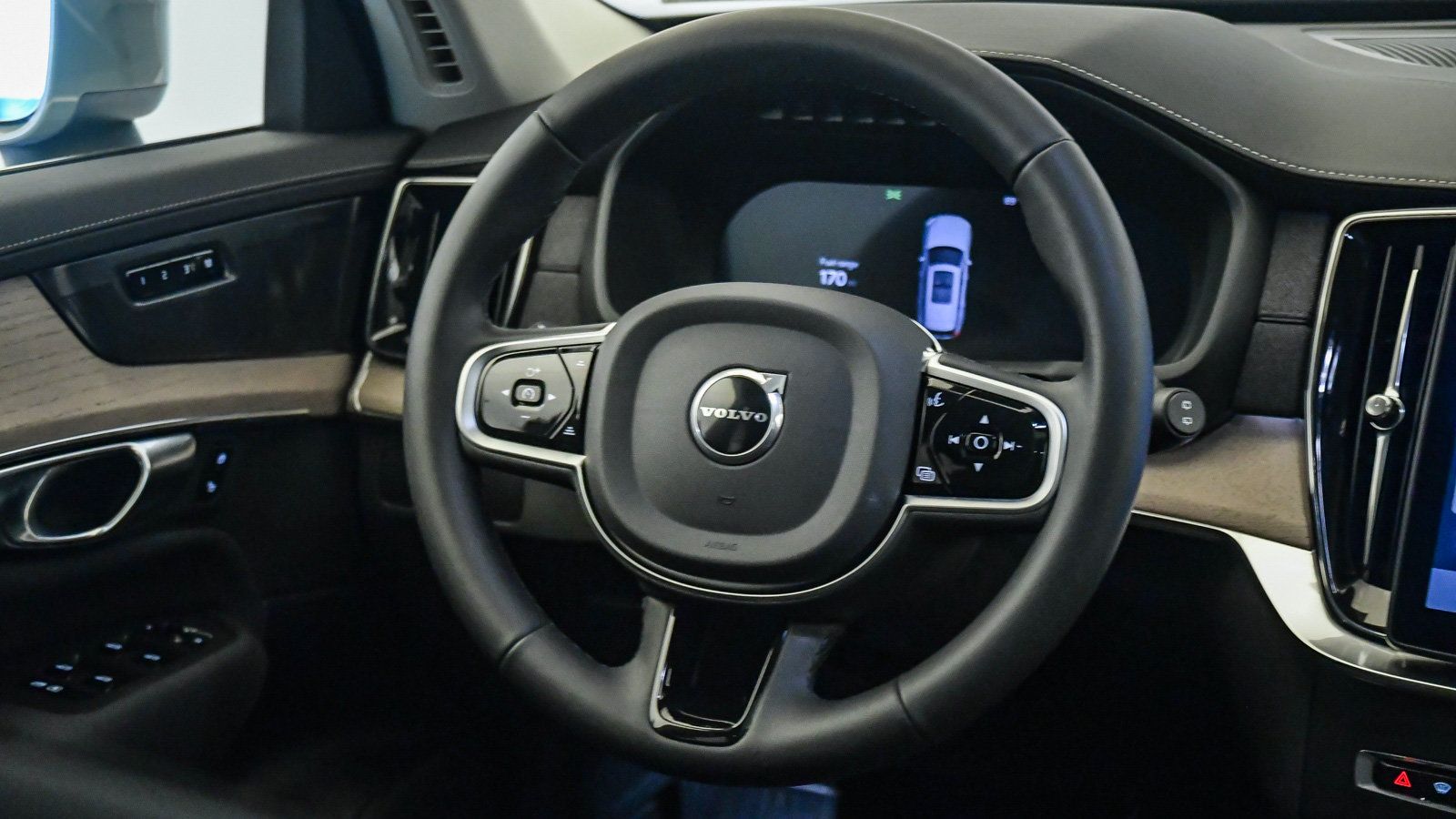 Certified 2026 Volvo XC90 B6 Plus AWD/4WD image 13