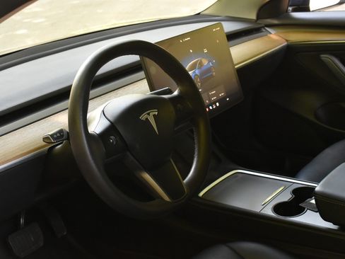 Used 2022 Tesla Model 3 Long Range AWD/4WD image 12