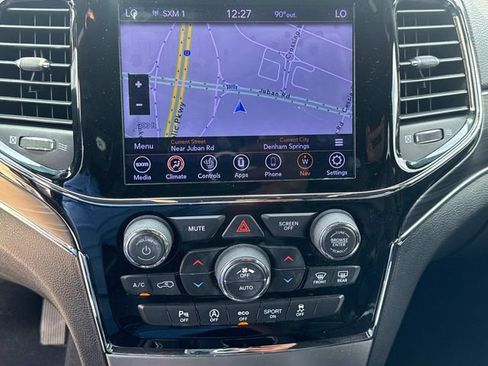 Used 2020 Jeep Grand Cherokee Limited w/ Luxury Group II RWD image 32