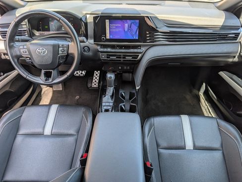 Used 2025 Toyota Camry SE FWD image 4