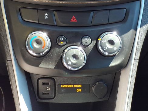 Used 2020 Chevrolet Trax LS w/ Tint and Cruise Package FWD image 19