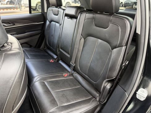 Certified 2023 Jeep Grand Cherokee Limited AWD/4WD image 18