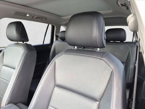 Used 2021 Volkswagen Tiguan SEL FWD image 12