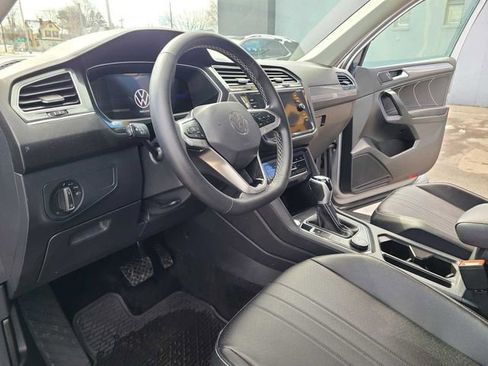 Used 2024 Volkswagen Tiguan SE image 12