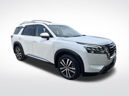 Certified 2025 Nissan Pathfinder Platinum w/ Cargo Package AWD/4WD image 3