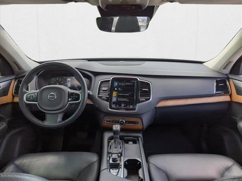 Used 2022 Volvo XC90 T6 Momentum w/ Advanced Package image 19