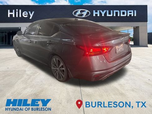 Used 2019 Nissan Altima 2.5 SR image 3