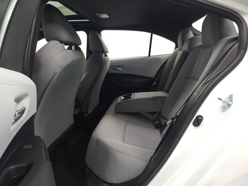 Used 2025 Toyota Corolla SE w/ SE Premium Package FWD image 5