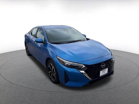 Used 2025 Nissan Sentra SV image 3