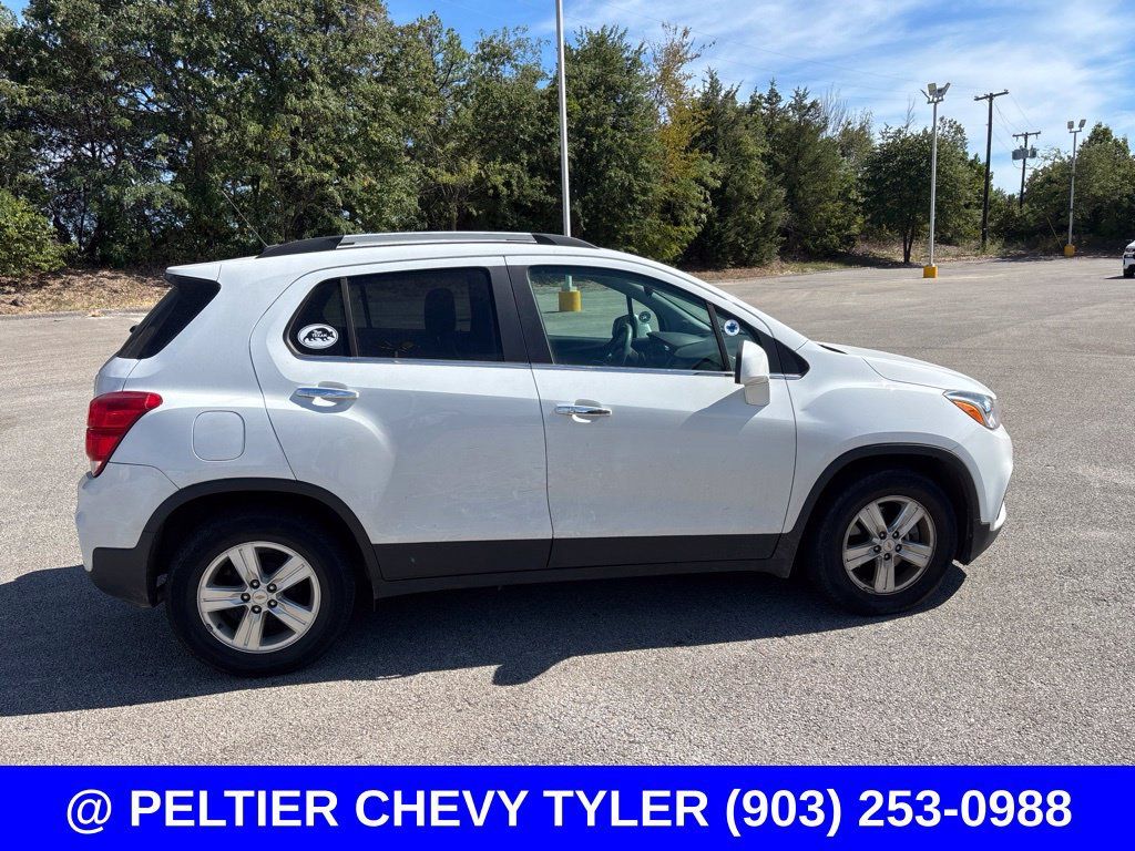 Used 2017 Chevrolet Trax LT w/ LT Convenience Package FWD image 8