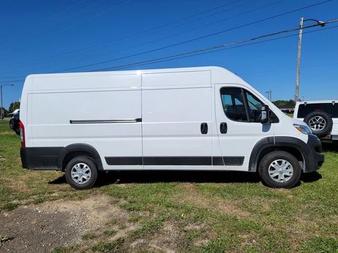 New 2025 RAM ProMaster 3500 w/ Quick Order Package 22G SLT image 3