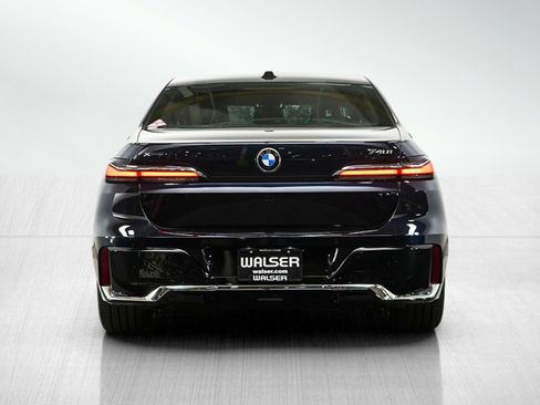 Used 2025 BMW 740i xDrive AWD/4WD image 4