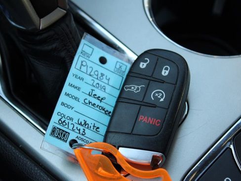 Used 2019 Jeep Grand Cherokee Limited image 34