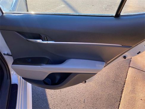 Used 2023 Toyota Camry SE image 33