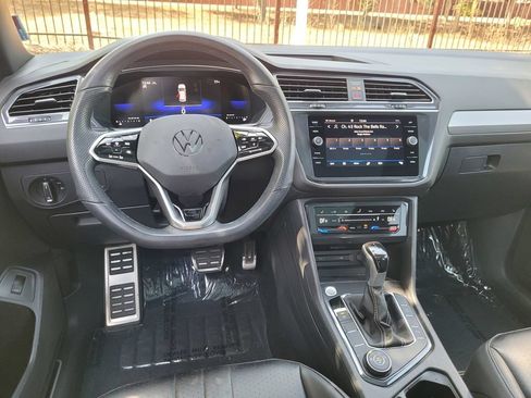 Used 2024 Volkswagen Tiguan SE R-Line AWD/4WD image 19
