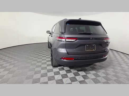 Used 2024 Jeep Grand Cherokee Limited w/ Black Appearance Package RWD image 40