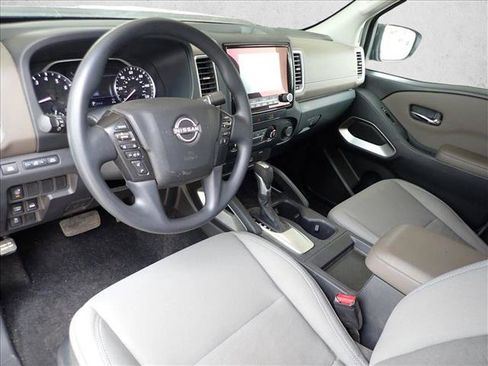 Used 2022 Nissan Frontier SV w/ Technology Package AWD/4WD image 8