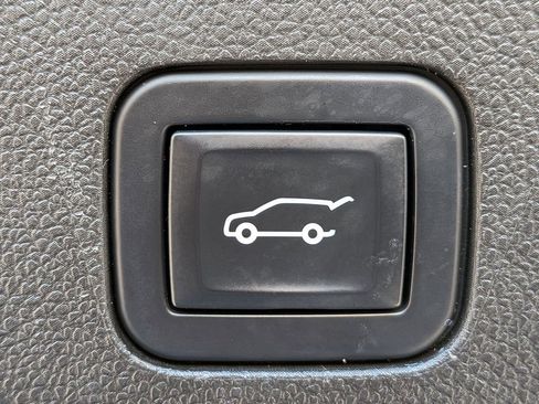 Used 2023 GMC Yukon Denali image 14